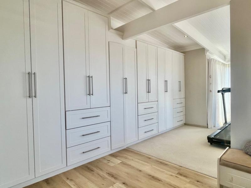 4 Bedroom Property for Sale in Hartenbos Heuwels Western Cape